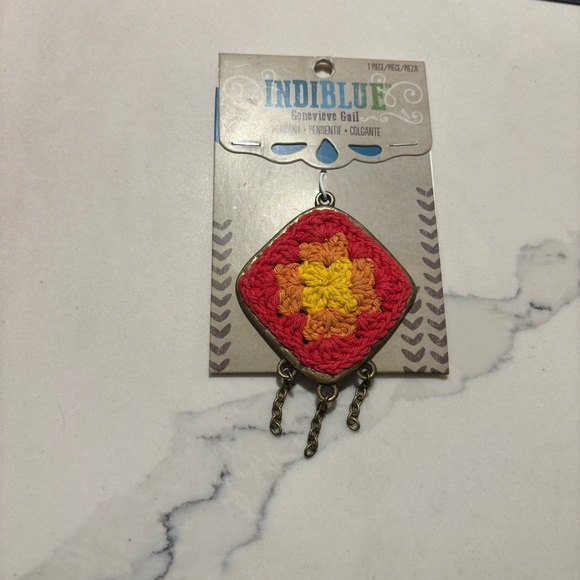 INDIBLUE Crochet Metal Pendant with Red and Yellow Design Festival Vibes NEW - Picture 8 of 8